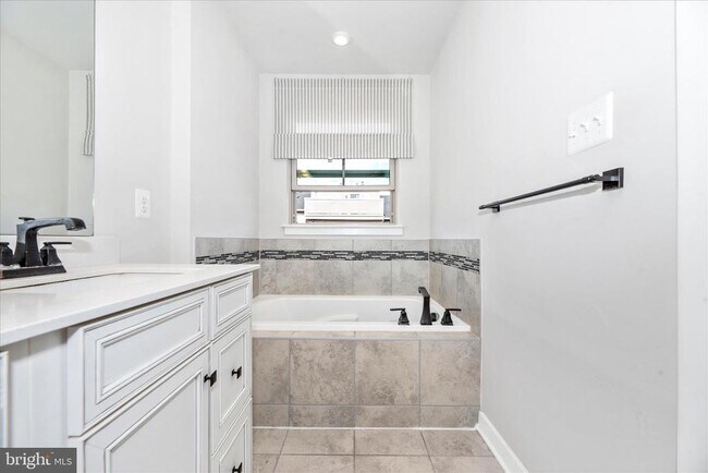 Building Photo - 6042 Fallfish Ct