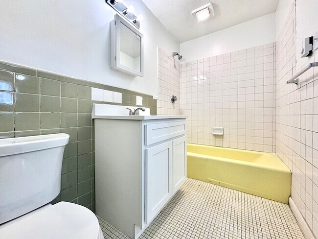 Building Photo - 50-58 Walnut Street Unit B2