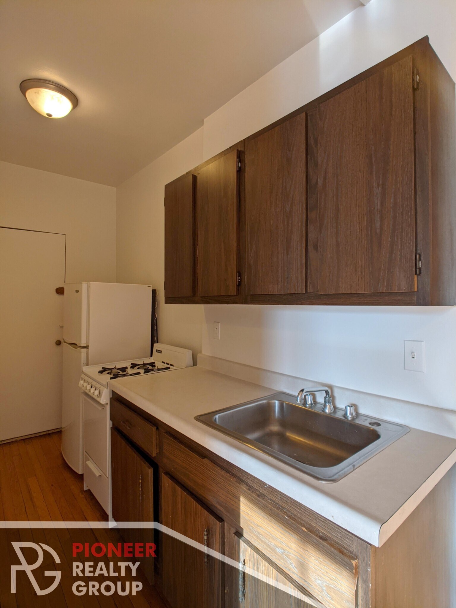 Building Photo - 953 W Cornelia Ave