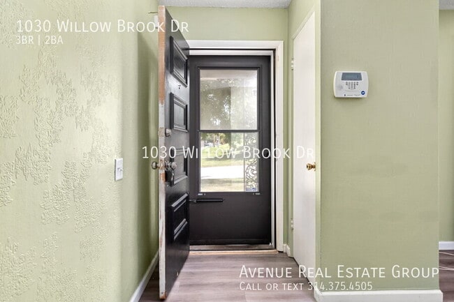 Building Photo - 1030 Willow Brook Dr