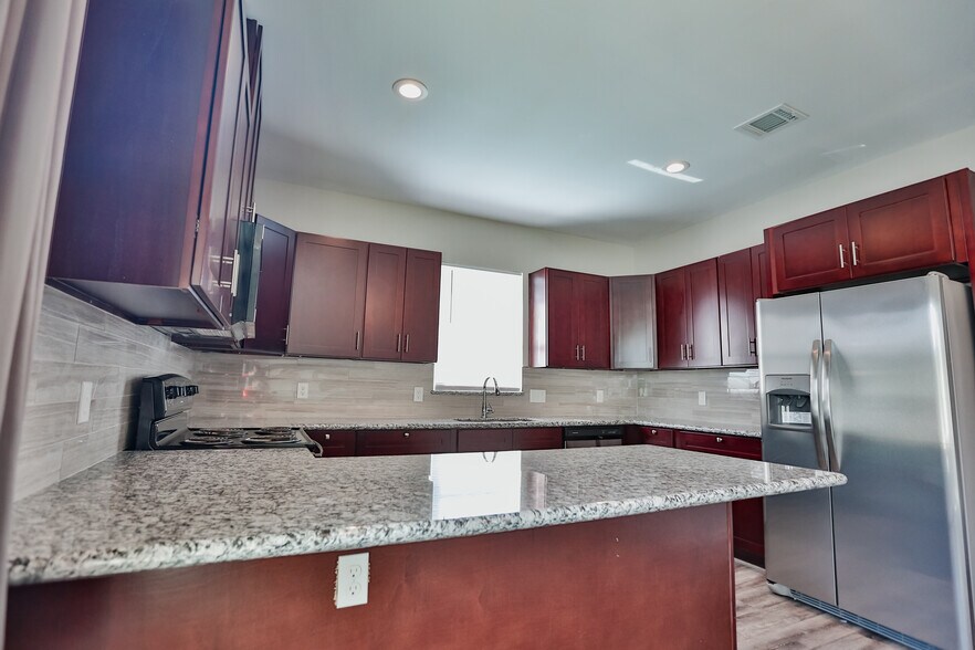 Building Photo - 3245 Dixie Dr