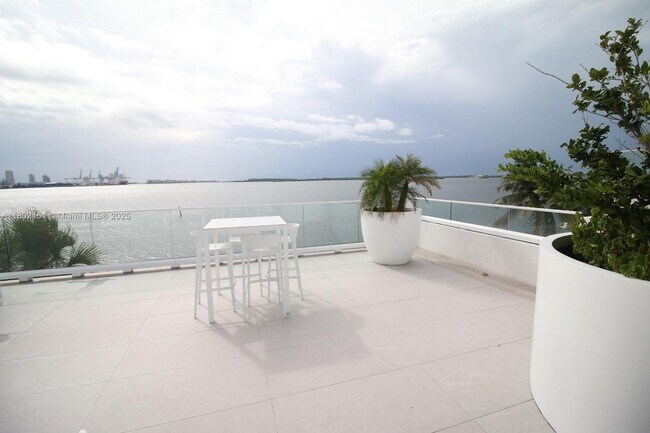 Building Photo - 770 Claughton Island Dr