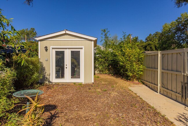 Building Photo - Cozy 2 Bedroom Cottage with Lush Gardens