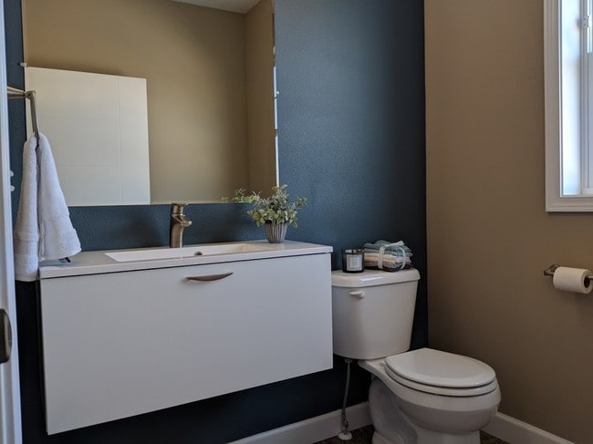 1/2 bath - 1200 Prairie Winds Dr