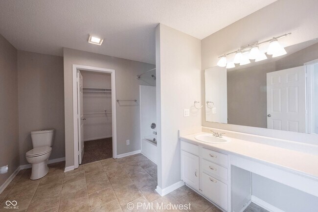 Building Photo - 7623 Hollow Reed Ct