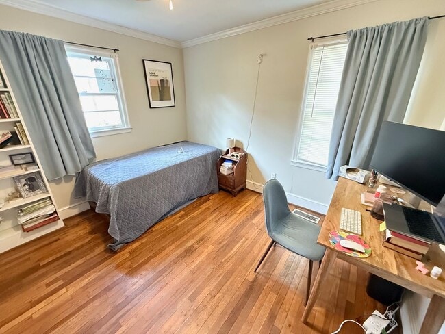 Building Photo - Cute Three Bedroom Near Piedmont Hospital