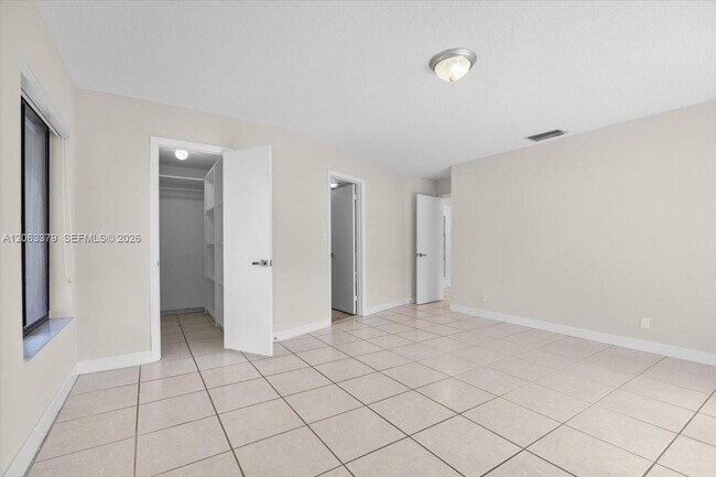 Building Photo - 4201 W Sailboat Dr