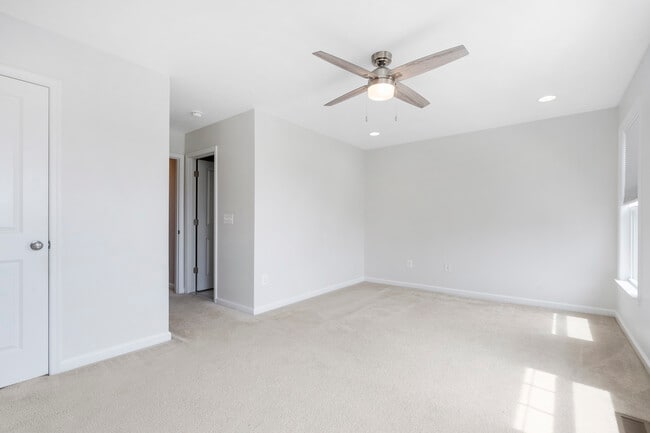 Building Photo - 42298 Lancaster Woods Sq