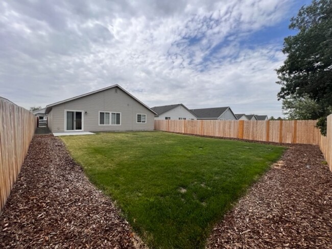 Building Photo - Comfort and Luxury Single Family Home