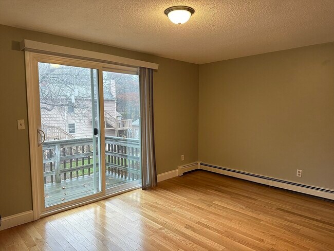 Building Photo - 1332 Plymouth St