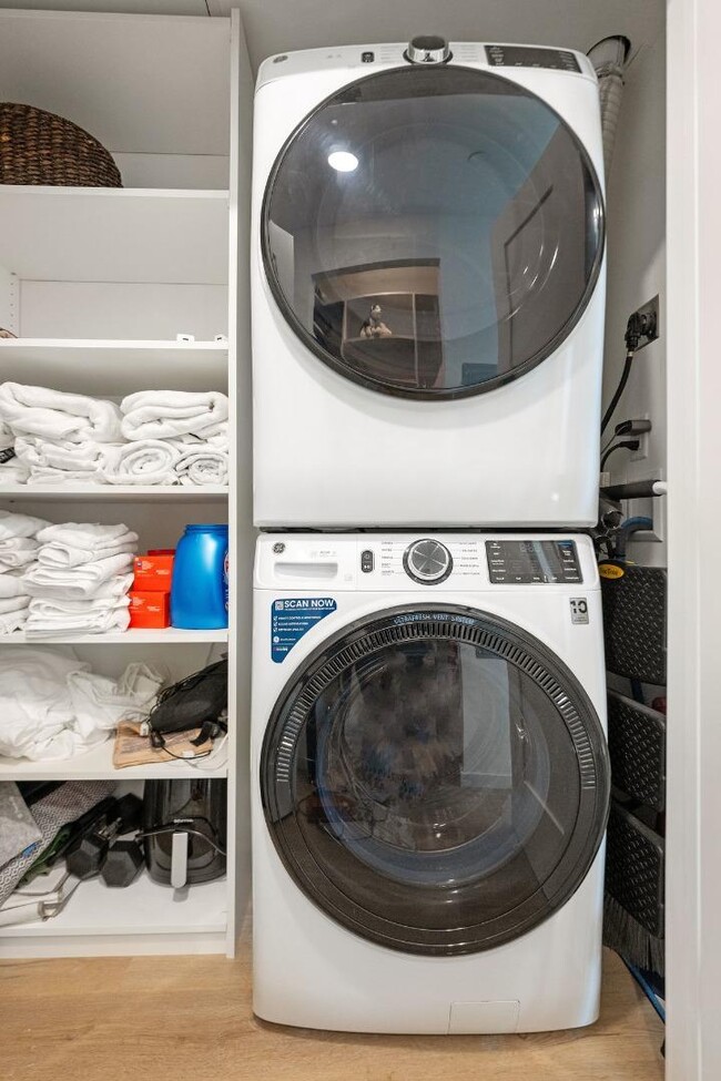 Building Photo - 52 Kirkwood Ave