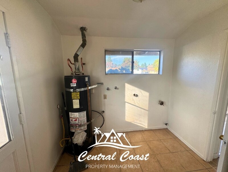 Building Photo - 0 W Camino Colegio