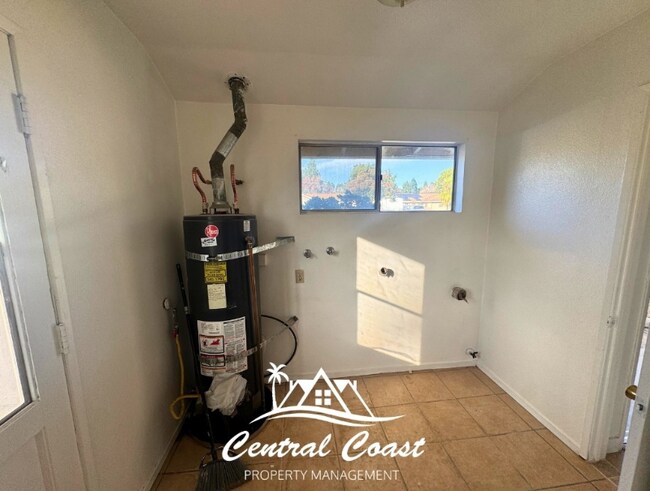 Building Photo - 0 W Camino Colegio