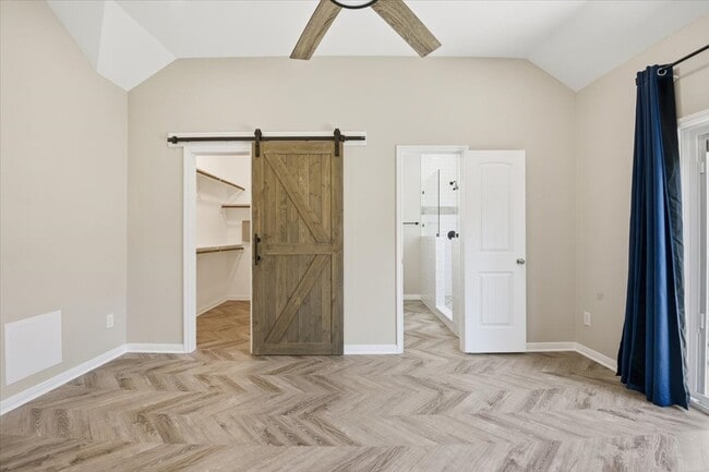 Building Photo - 3411 Country Club Blvd