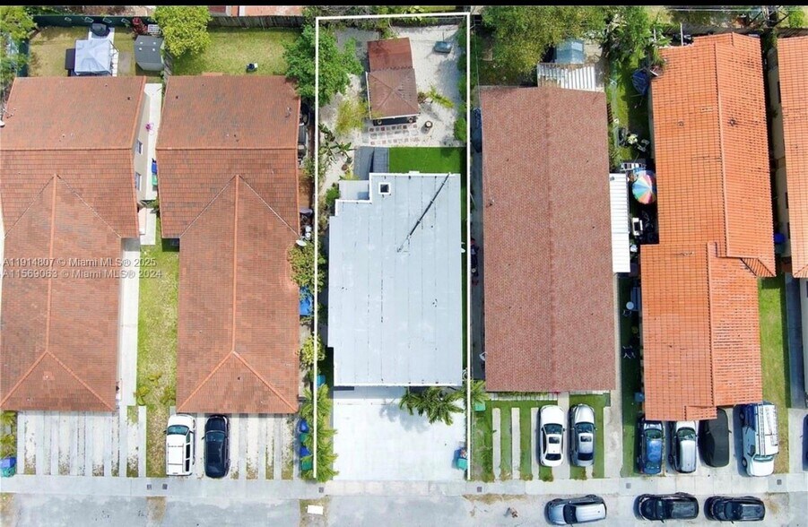 Building Photo - 3520 SW 25th St