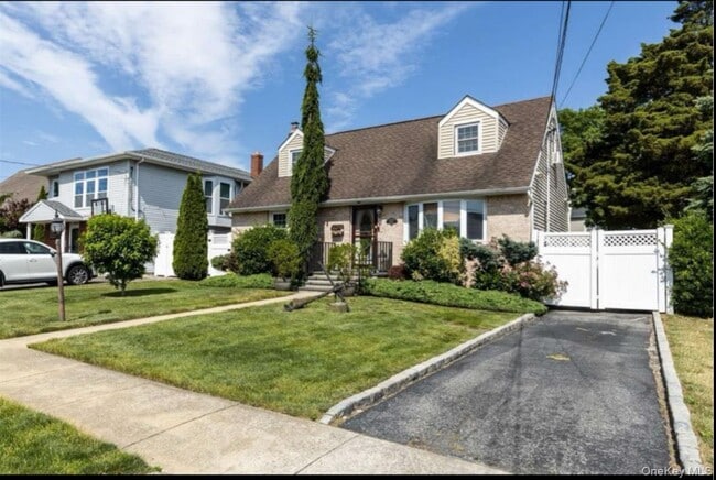 Primary Photo - 2207 Willow St
