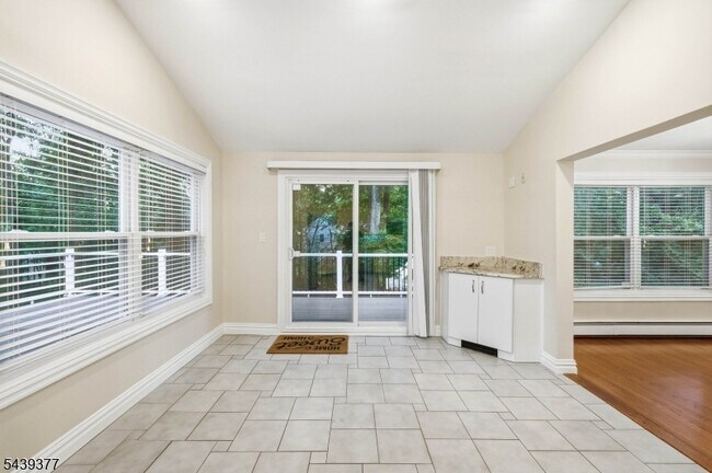 Building Photo - 47 Crossbrook Rd