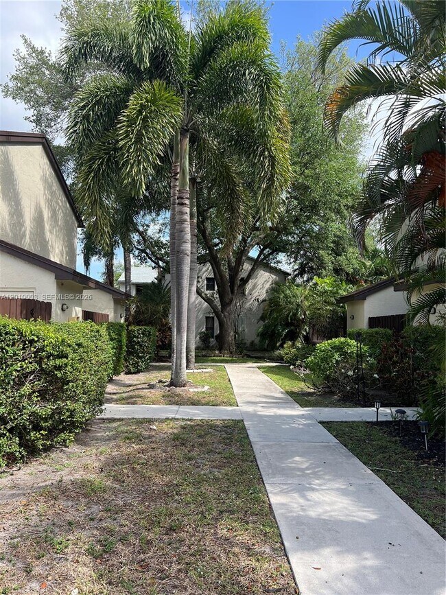 Building Photo - 3357 Cocoplum Cir