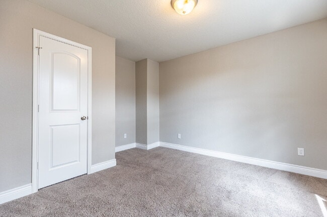 Building Photo - 27462 Paraiso Sands