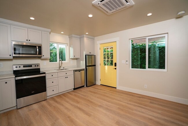 Building Photo - Detached ADU with Separate Driveway