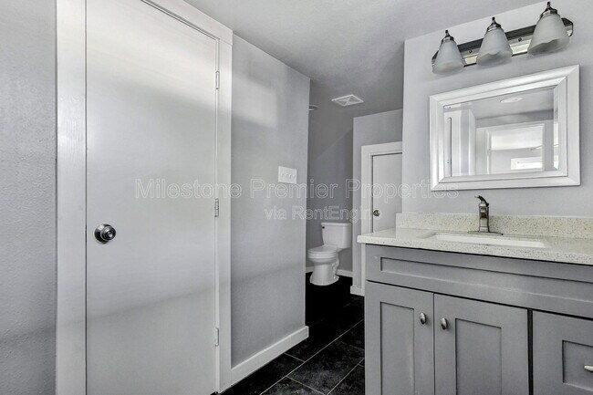 Building Photo - 105 W Morton St