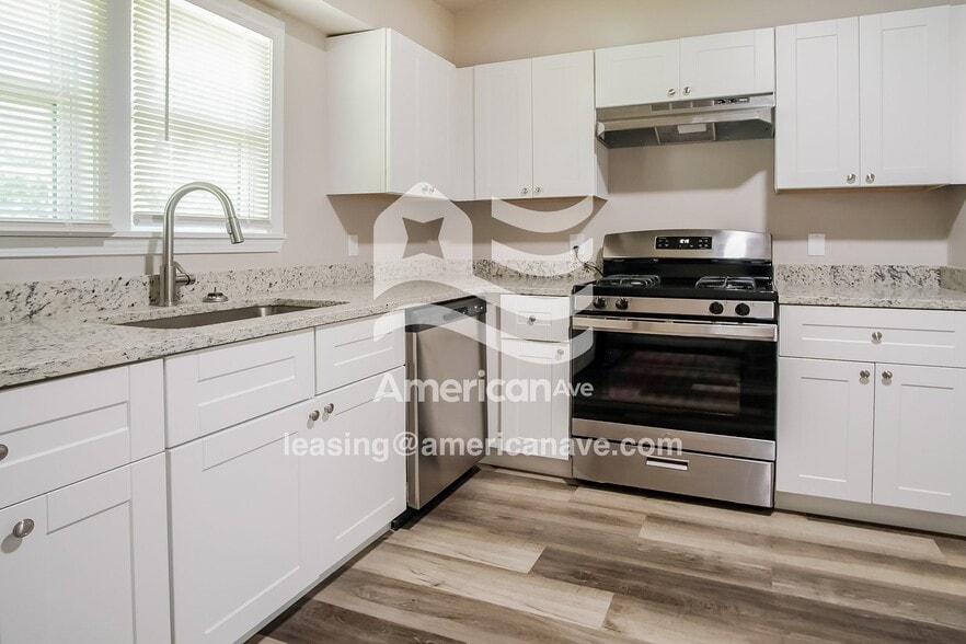 Building Photo - 5429 N Elgin Ave