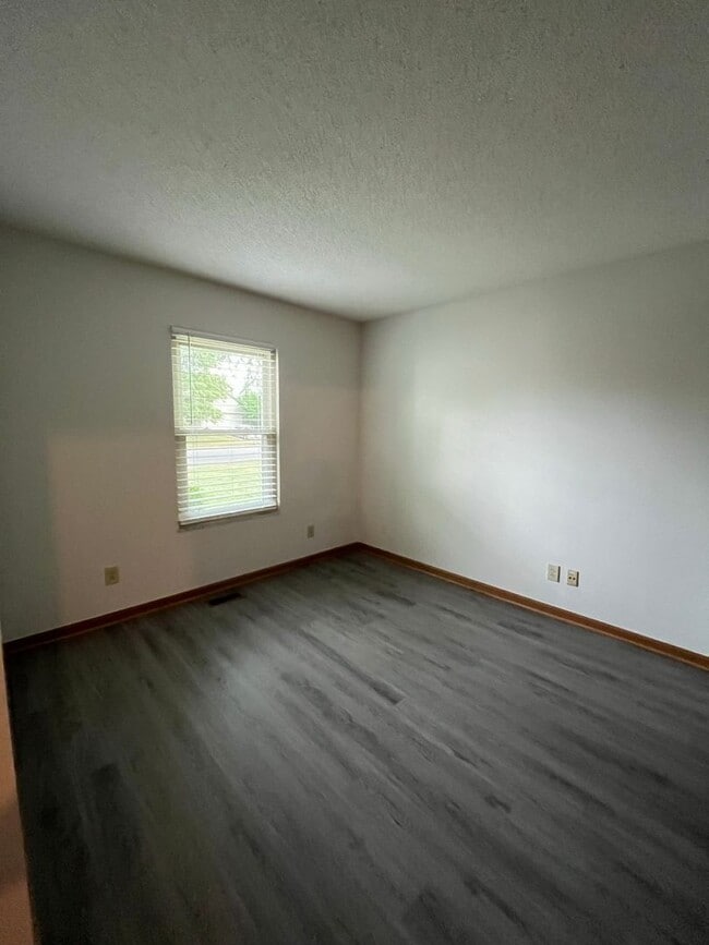 Building Photo - Charming 3-Bedroom Ranch Home with Fenced ...