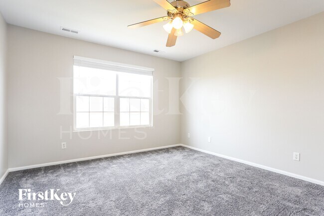 Building Photo - 1449 N Monument Dr