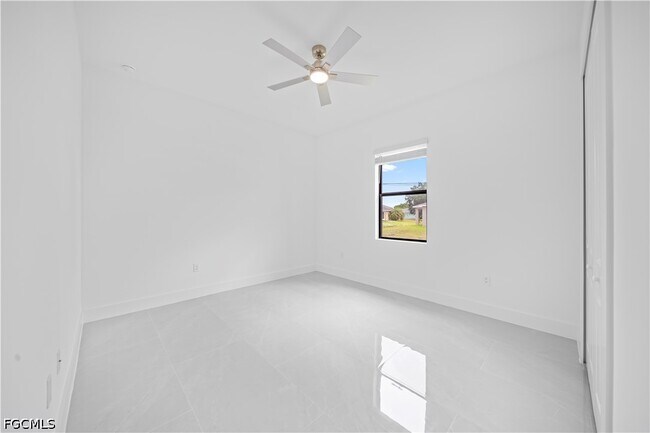 Building Photo - 2218 Fairway Dr