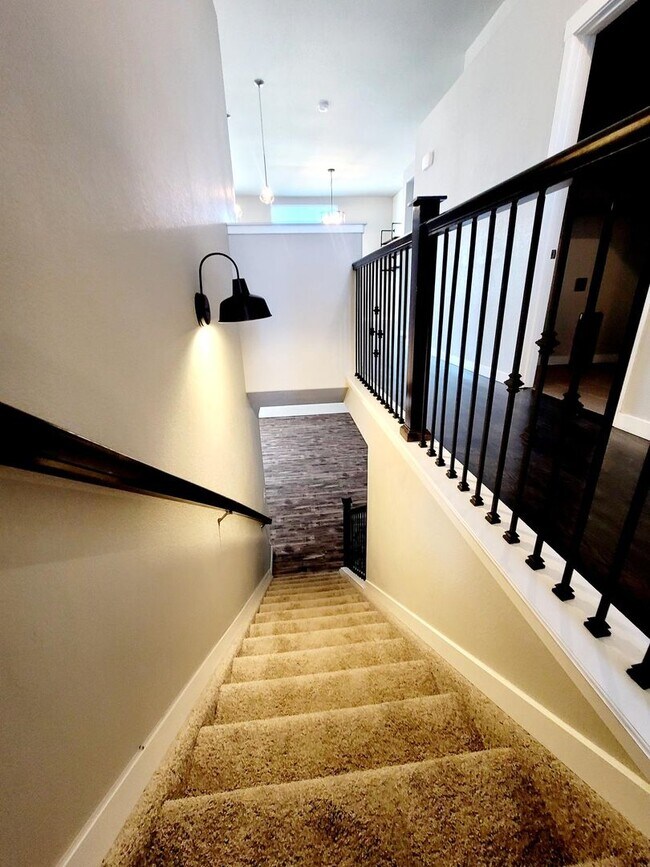 Building Photo - 7376 Peachleaf Dr