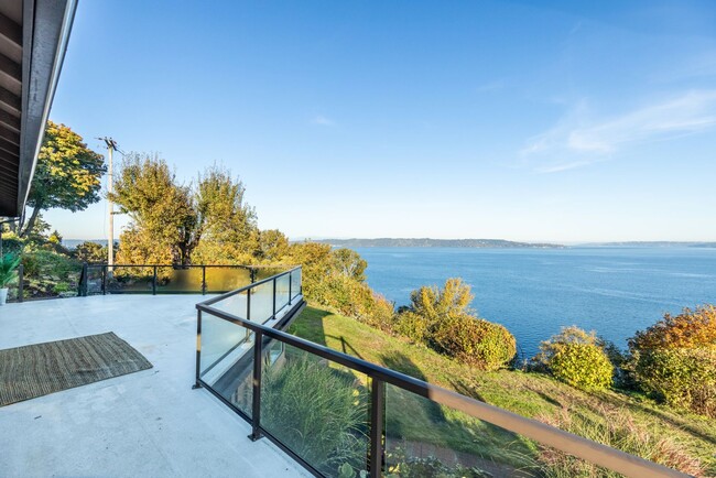 Building Photo - ONE OF A KIND HOME WITH STUNNING VIEW