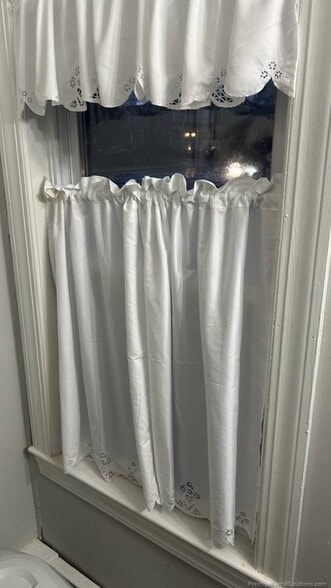 Building Photo - 654 Washington St