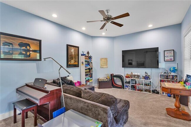 Building Photo - 5525 Fontana Ct