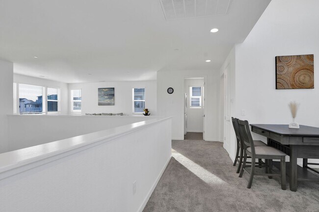 Building Photo - Waterfront Beauty