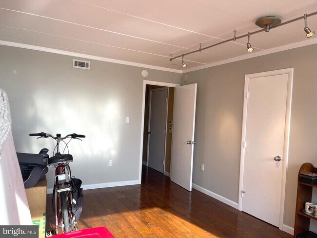 Building Photo - 28 Main St