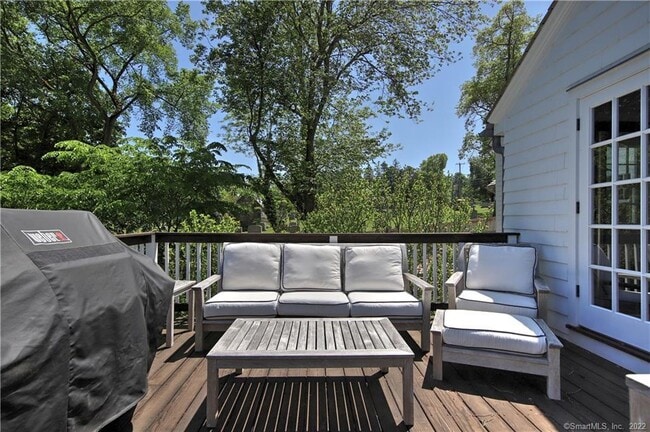 Building Photo - 96 Kings Hwy N