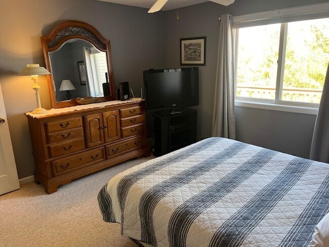 Building Photo - 24 Harmony Ln