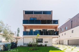 Building Photo - 5654 Cartwright Ave