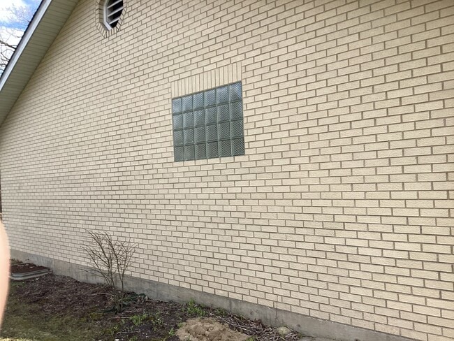 Building Photo - 155 Seymour Ave