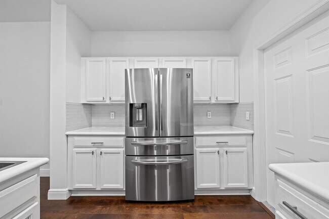 Building Photo - 515 SW 18th Ave