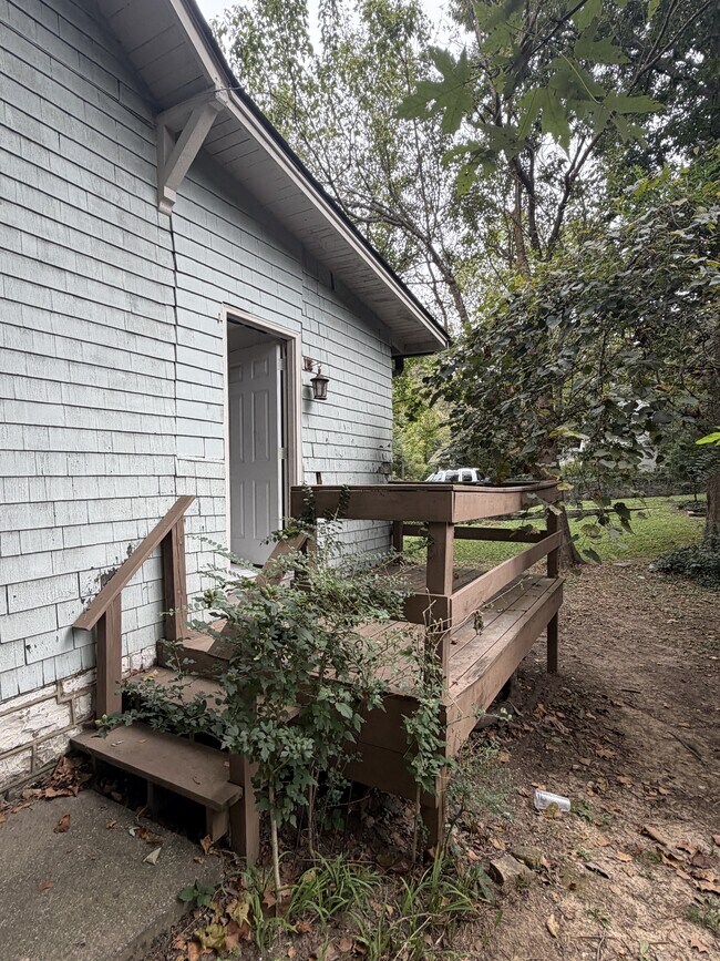 Building Photo - 423 Steele St