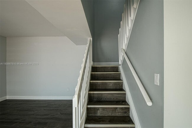 Building Photo - 6211 SW 138th Ct