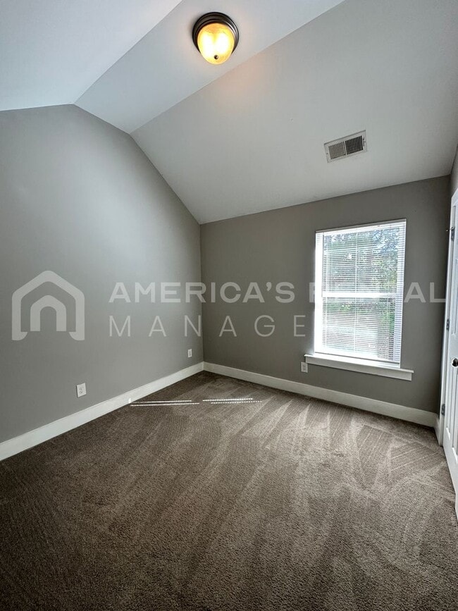 Building Photo - Townhome for Rent in Chelsea! Available to View Now!