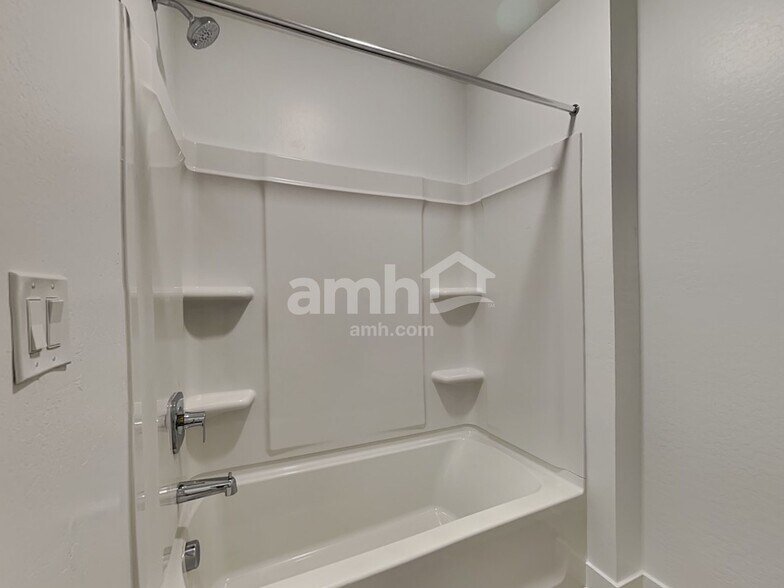 Building Photo - 9829 W Parkway Dr