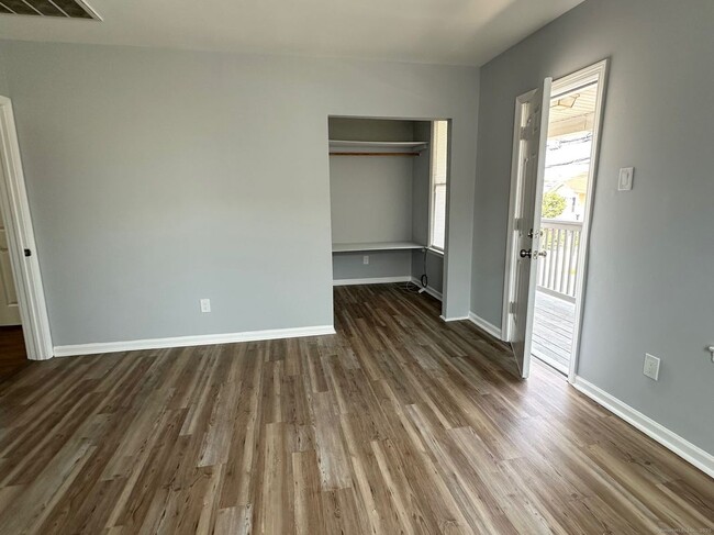 Building Photo - 227 Newfield Ave