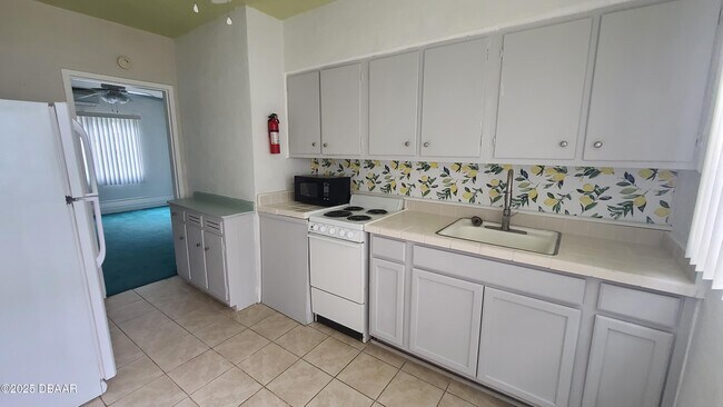 Building Photo - 500 S Beach St