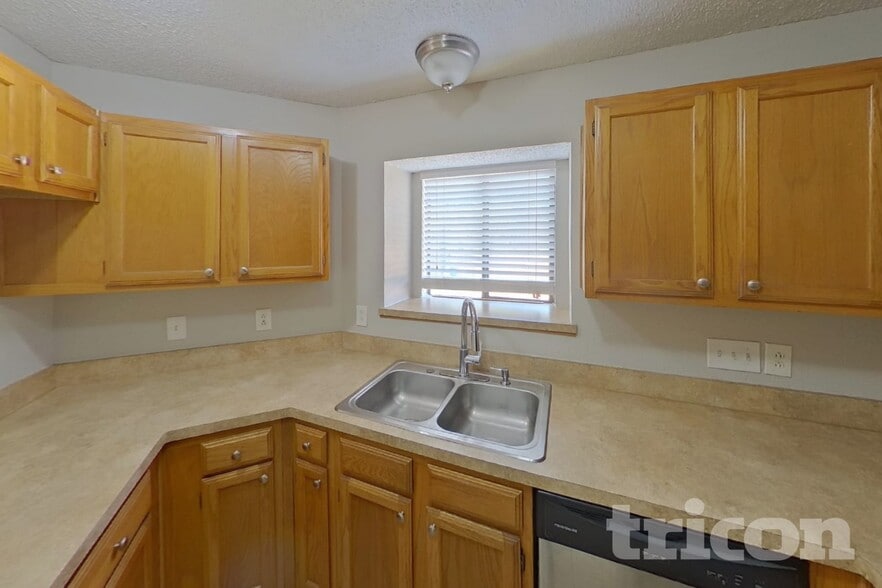Building Photo - 1734 Windmill Ln