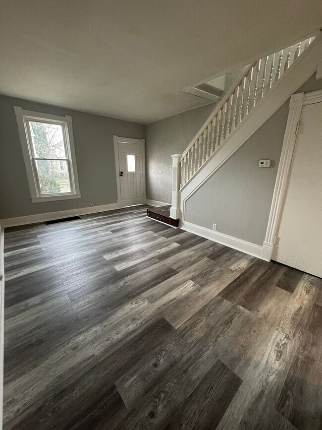 Building Photo - 721 Ross Ave