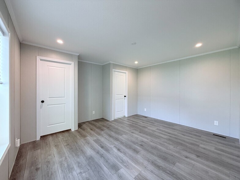 Building Photo - 29649 Cambridge Ct