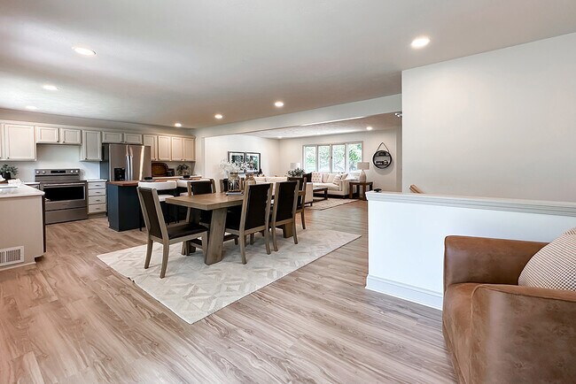 Building Photo - 922 N 122nd St